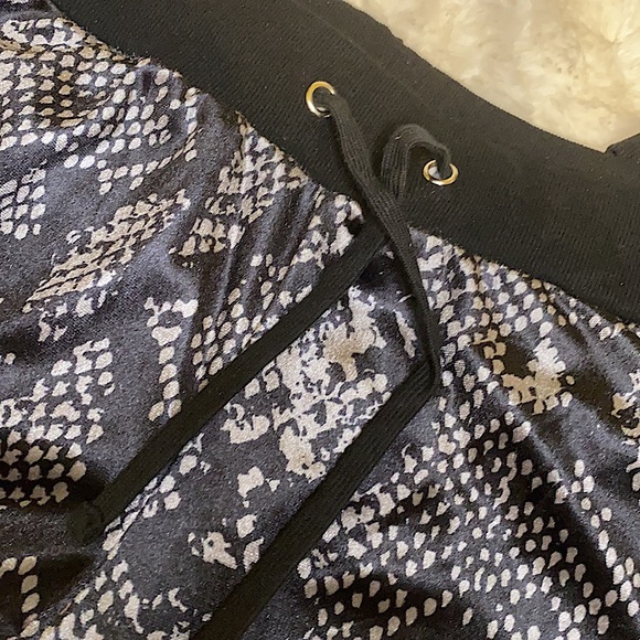 Gray & Black Snake Print Velour Set | Feminine & Trendy | Great for Trav… - Picture 7 of 7